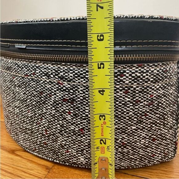 ♥️ Vintage Tweed 1950s Round Suitcase/Hat Box - Picture 8 of 11
